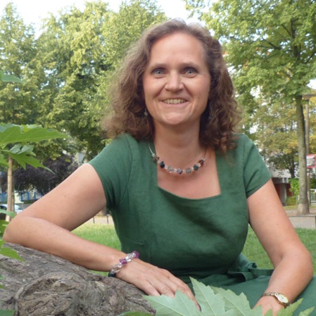 Foto von Katrin Rabe im Park in Leipzig